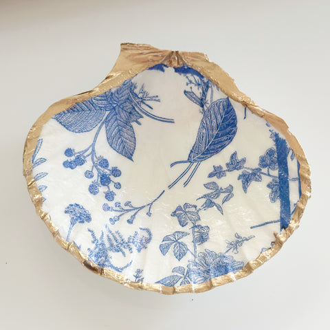 Shell Dish- blue & white