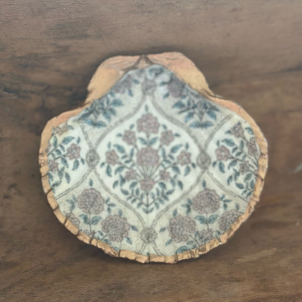 Shell Dish- mauve design