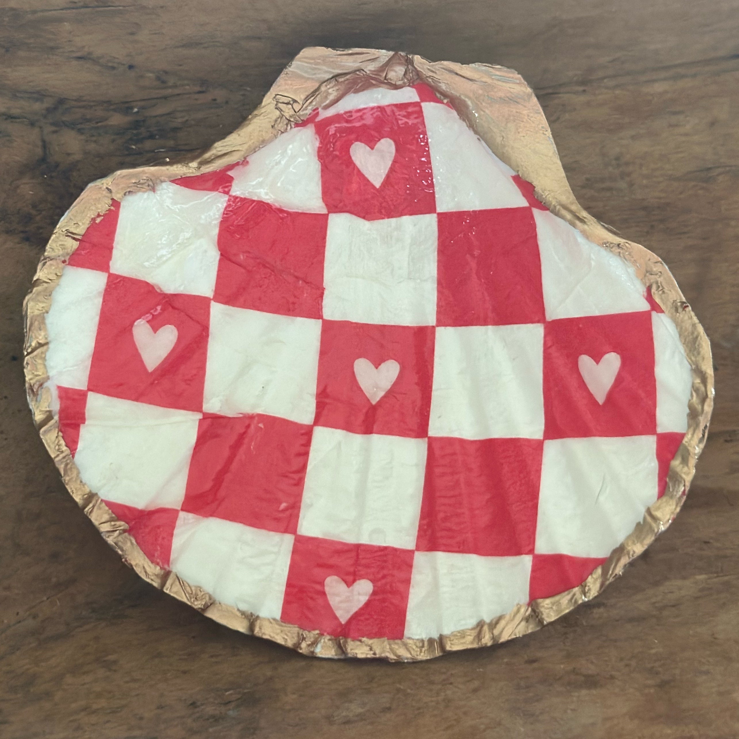 Shell Dish- red hearts