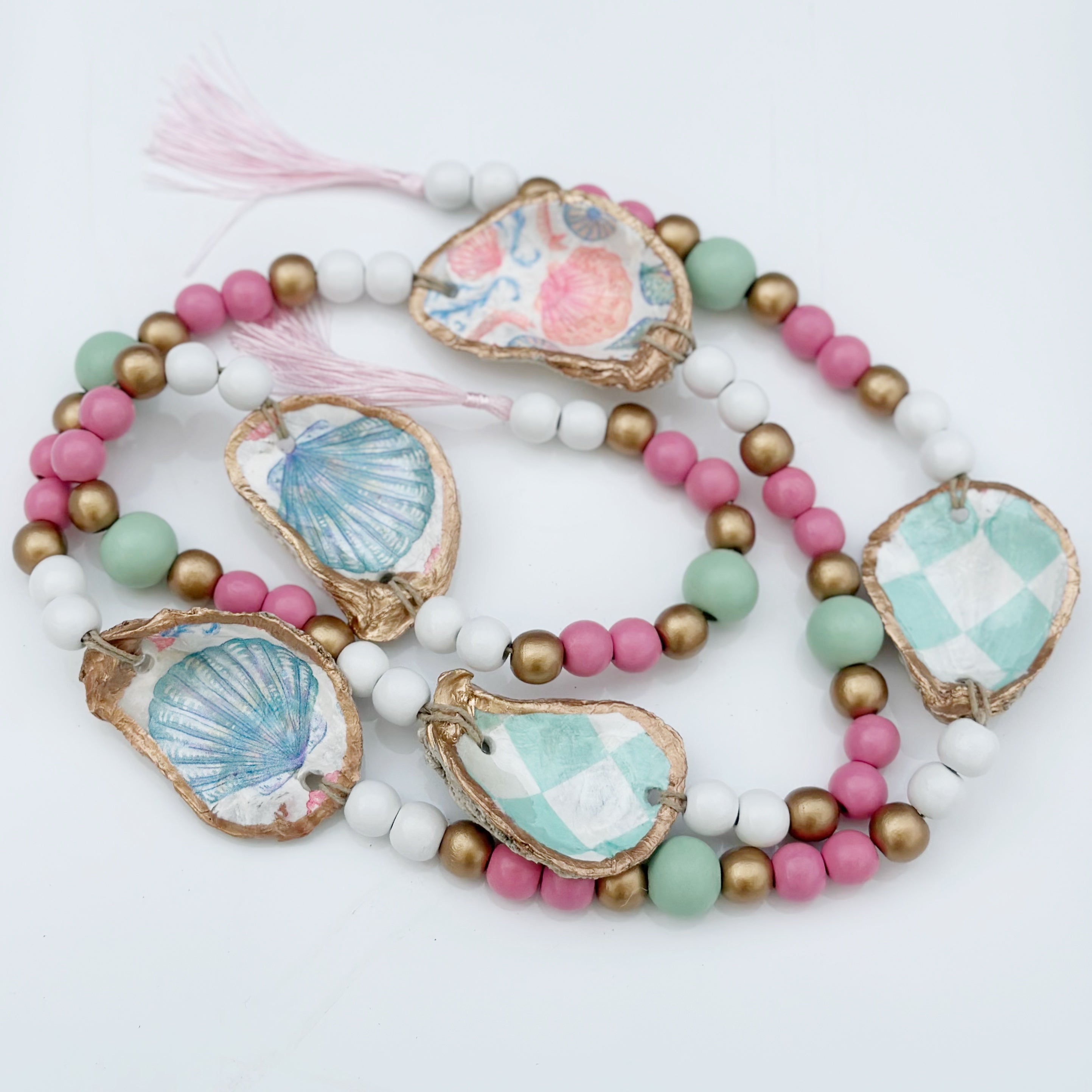 Oyster Garland - seashells/checkered