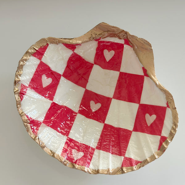 Shell Dish- red hearts
